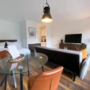 Schönes Mit Pool Und Sauna Nutzung/ Netflix/küche Apartment